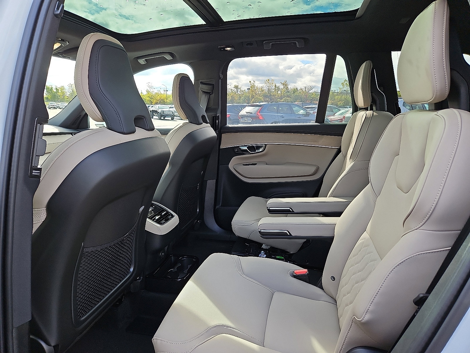 New 2026 Volvo XC90 B6 Plus image 8