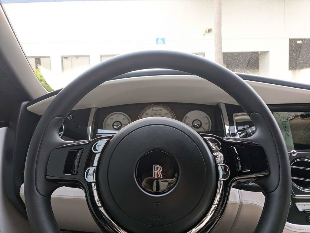 Used 2017 Rolls-Royce Ghost image 27