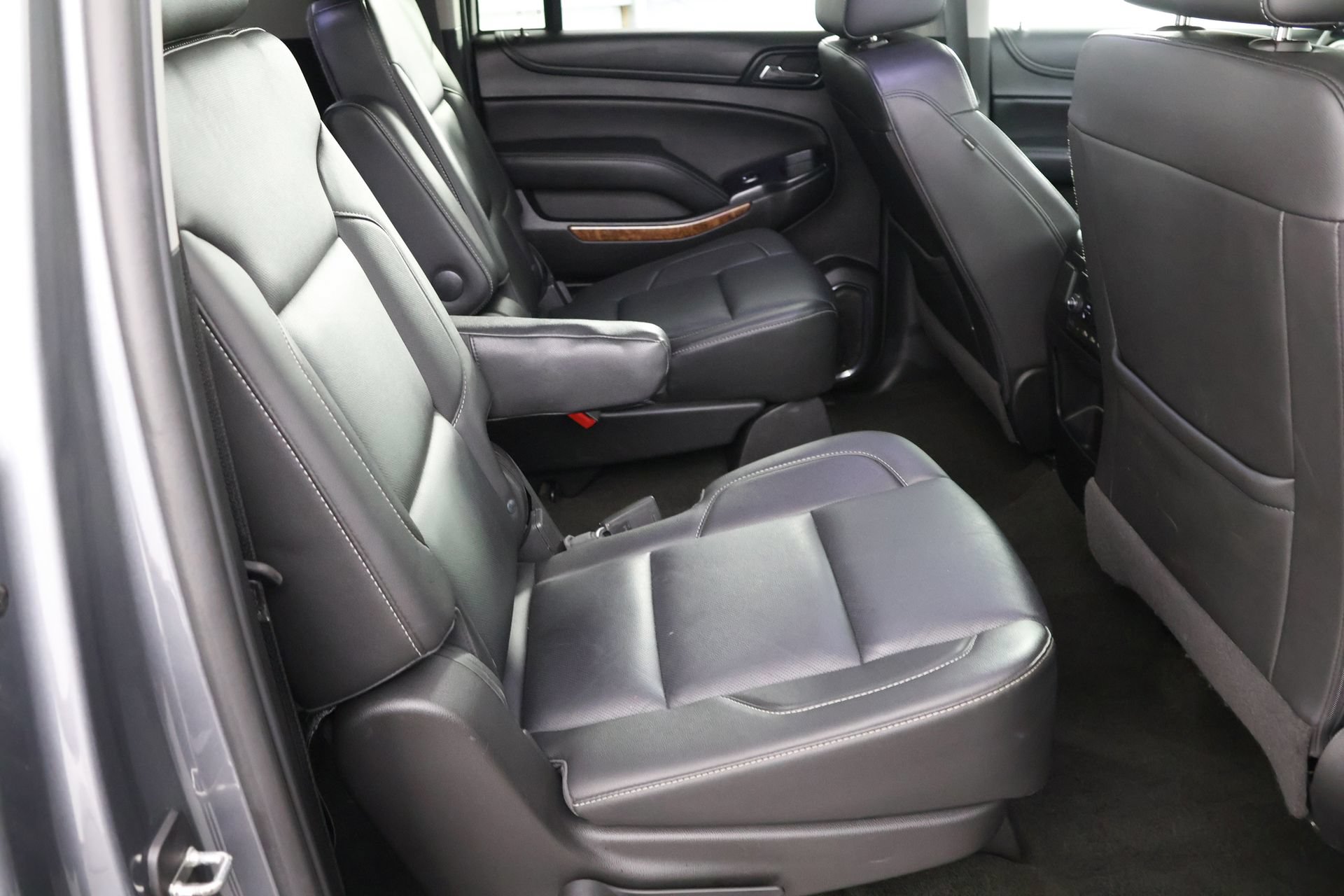 Used 2018 Chevrolet Suburban Premier AWD/4WD image 32