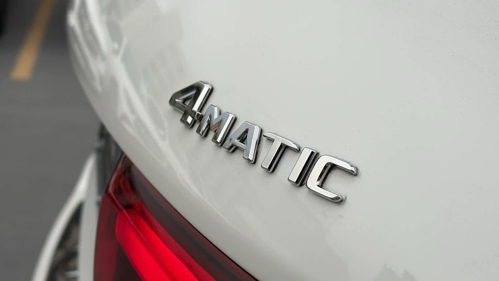 Used 2025 Mercedes-Benz GLB 250 4MATIC image 11