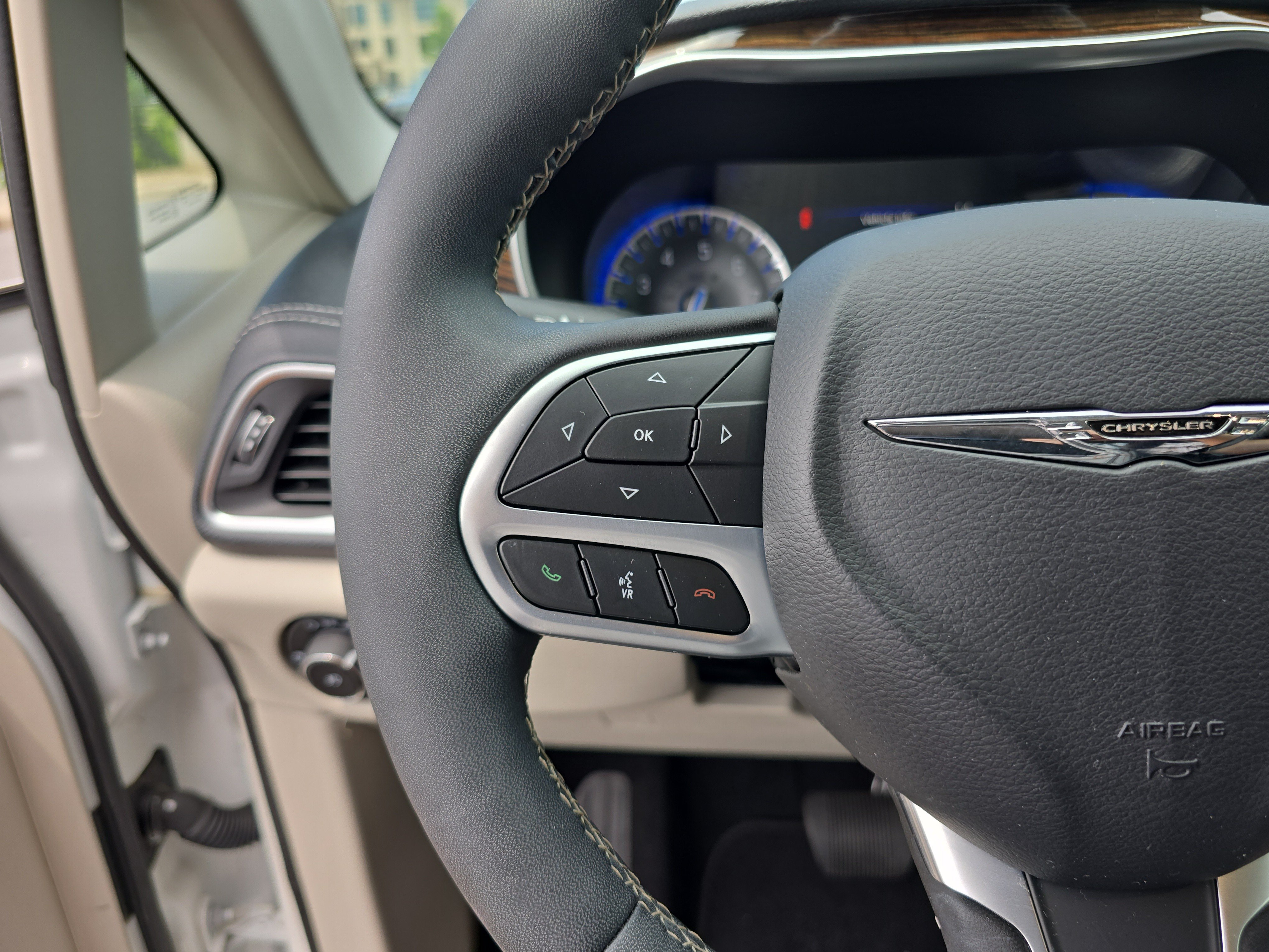 Used 2023 Chrysler Pacifica Limited w/ Uconnect Theater Family Group AWD/4WD image 32