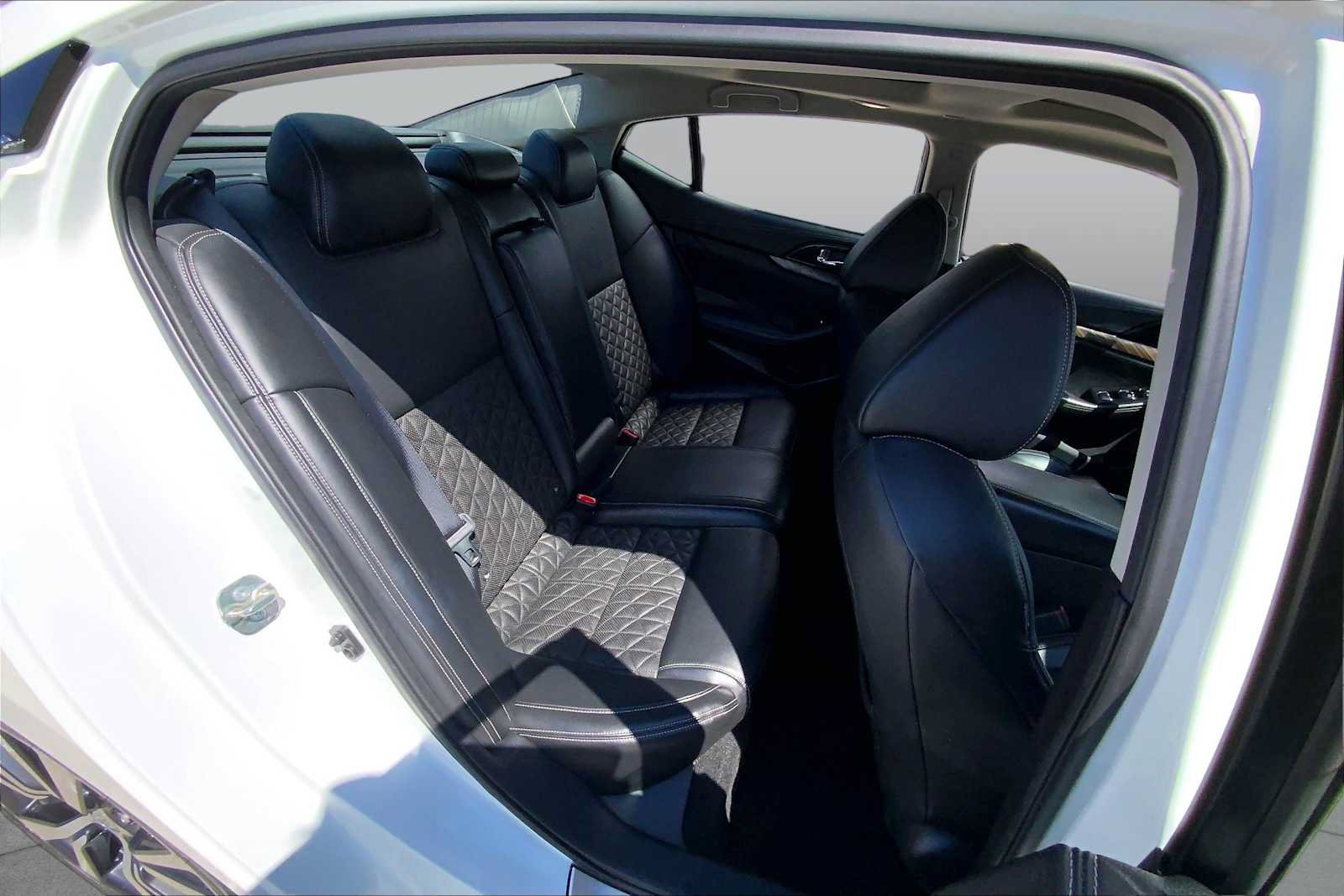 Used 2016 Nissan Maxima Platinum FWD image 17