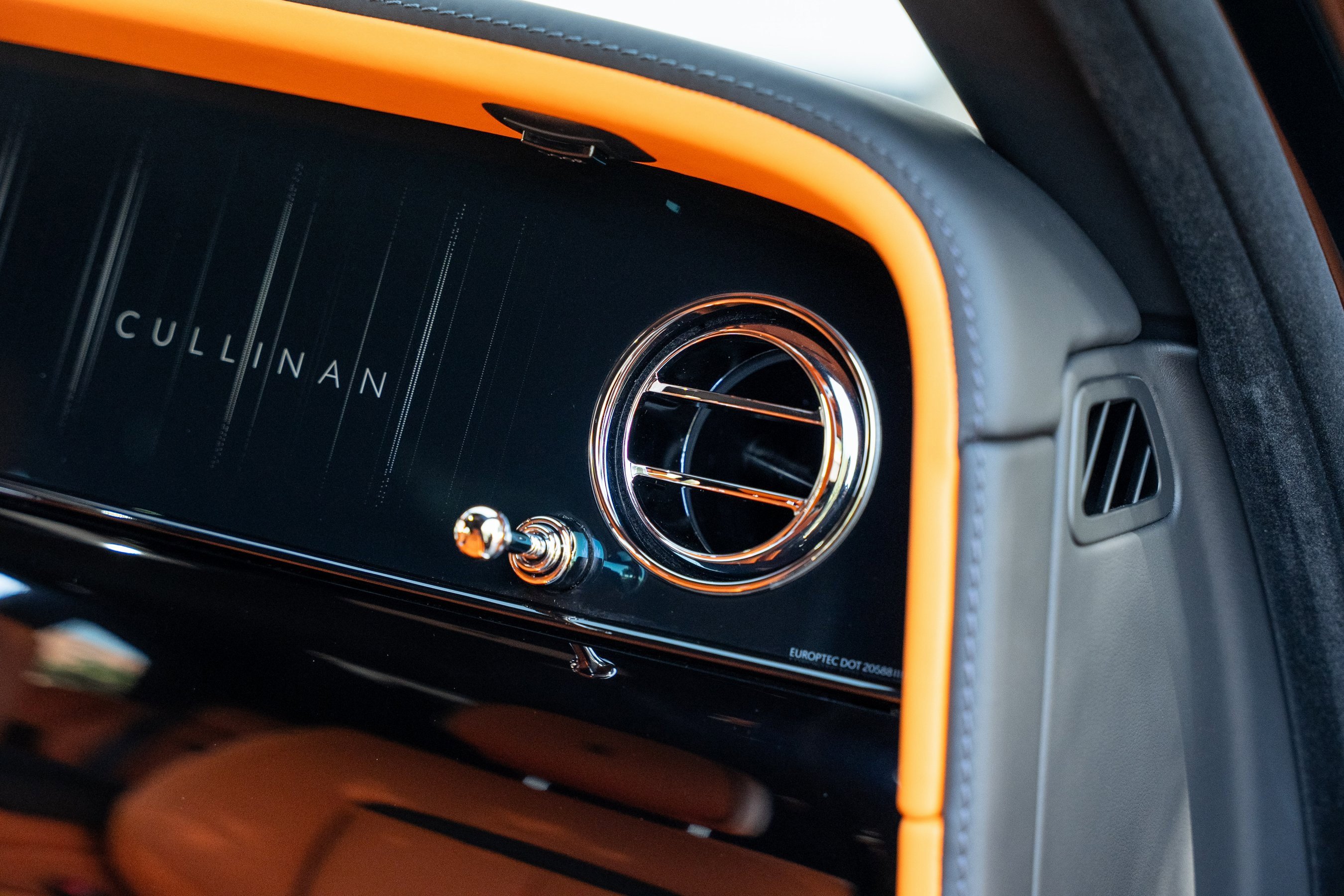Used 2025 Rolls-Royce Cullinan image 66