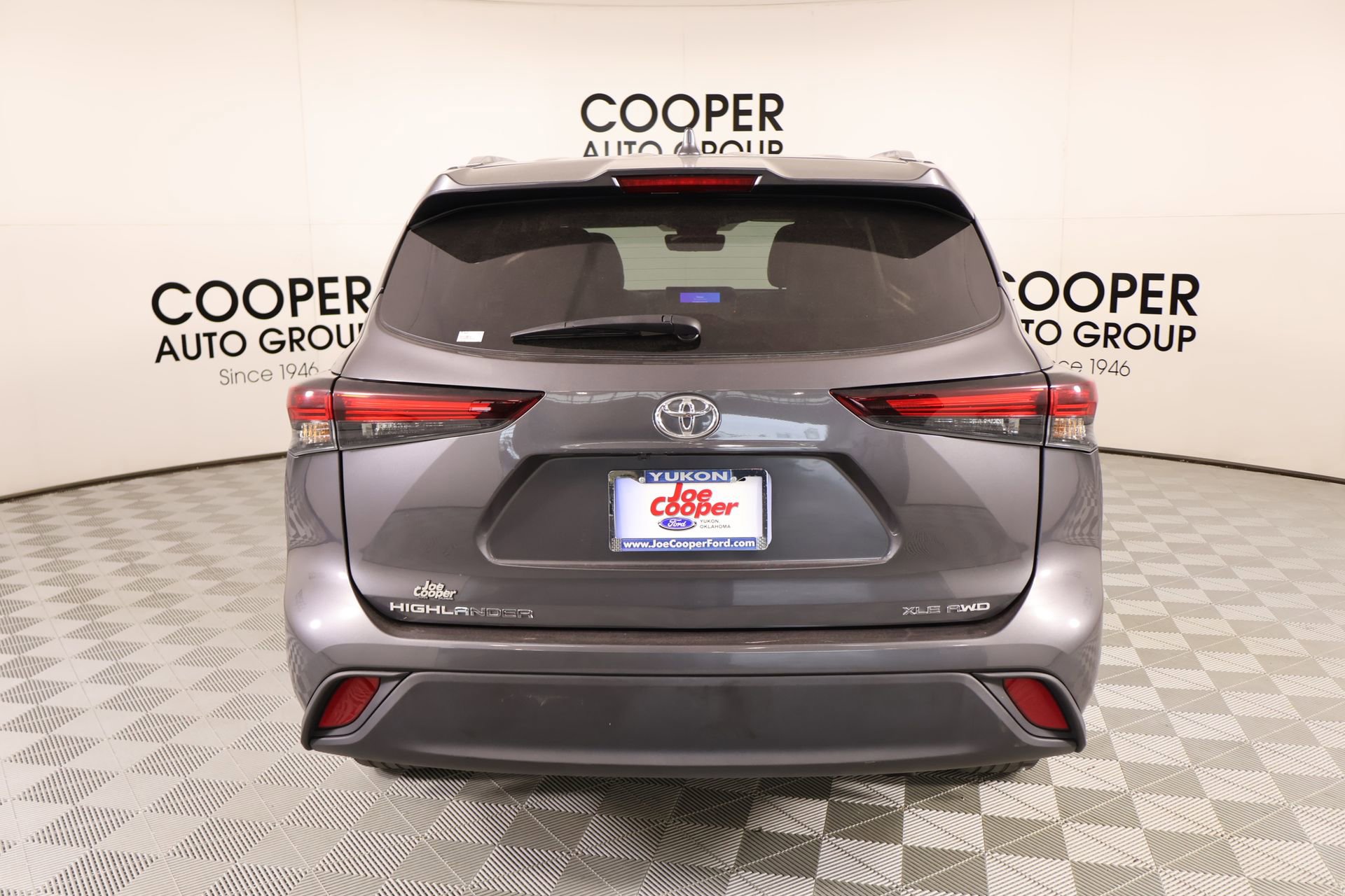 Used 2024 Toyota Highlander XLE AWD/4WD image 23