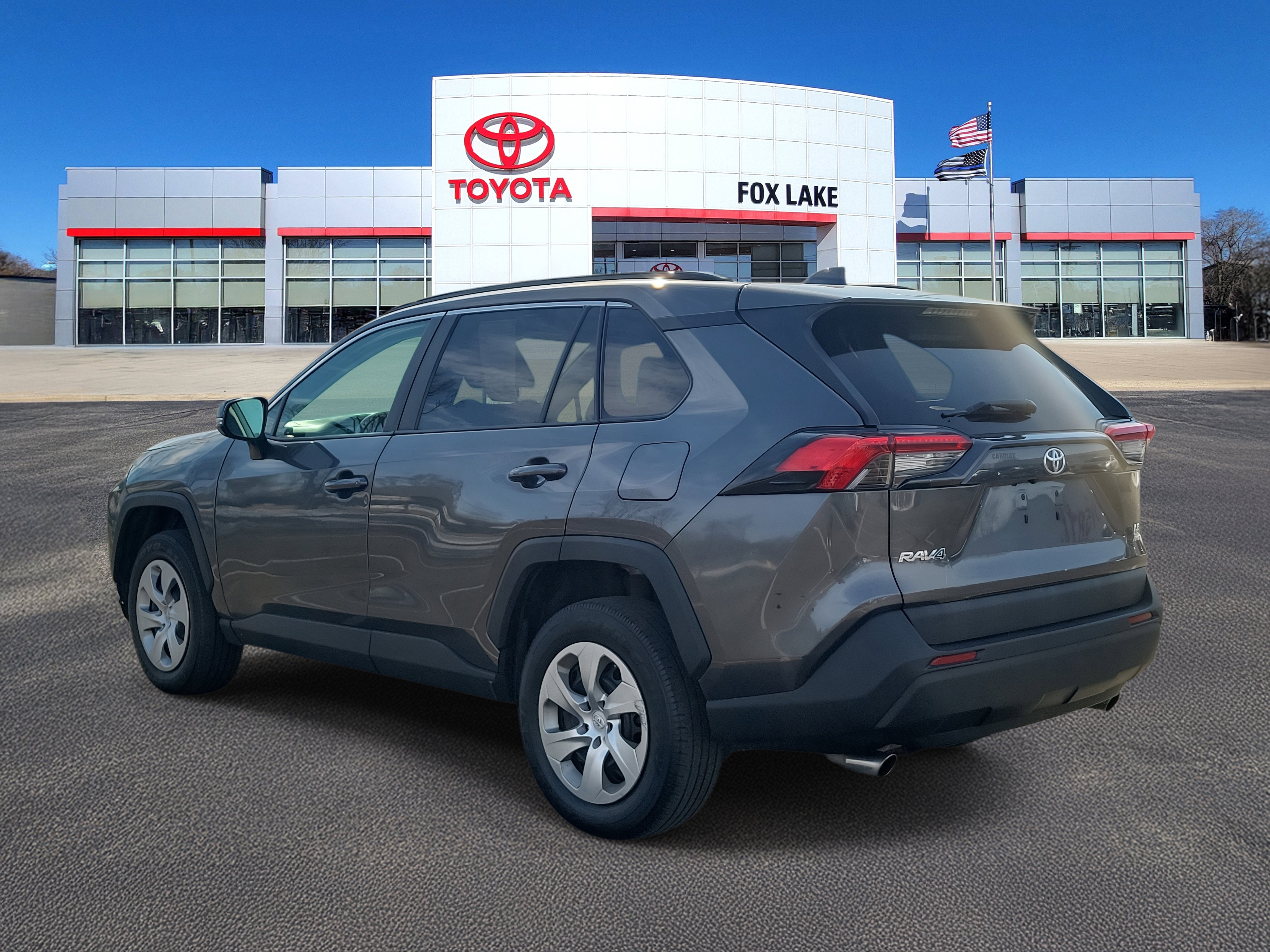 Used 2021 Toyota RAV4 LE image 3