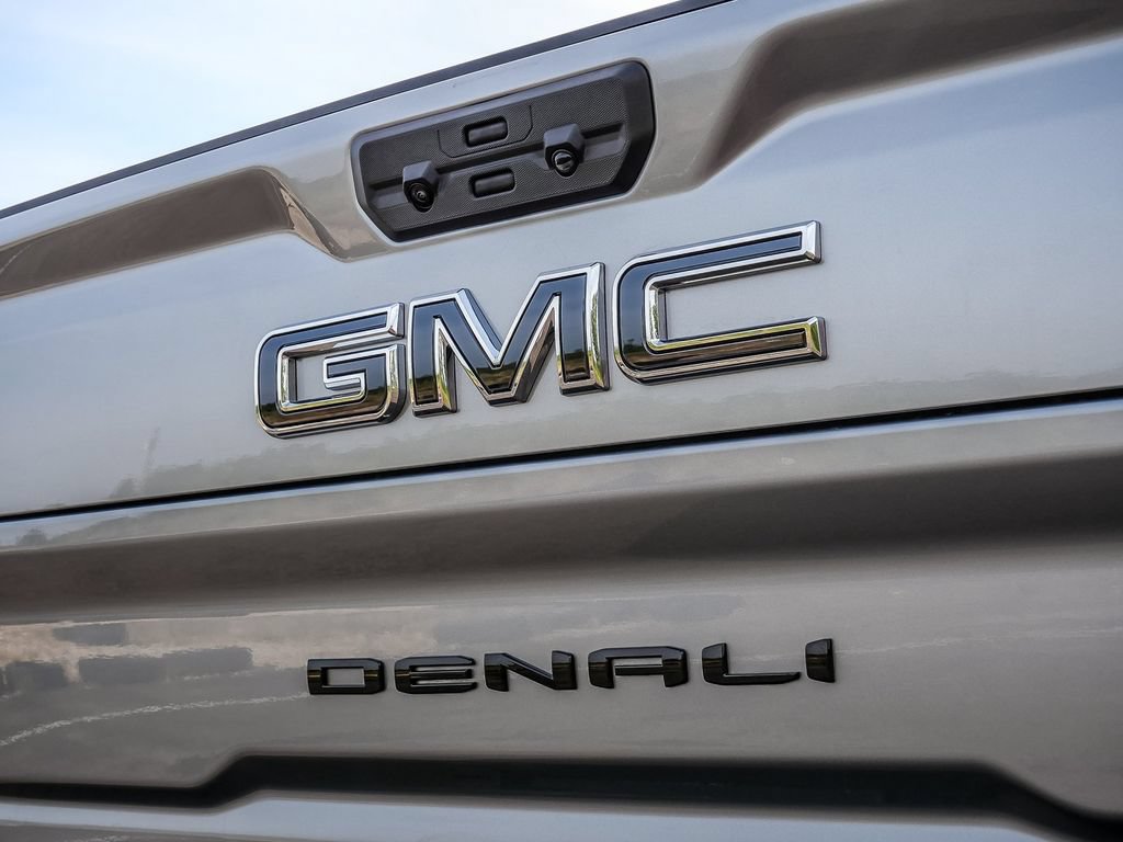Used 2026 GMC Sierra 2500 Denali Ultimate w/ LPO, Black Badging Package AWD/4WD image 15