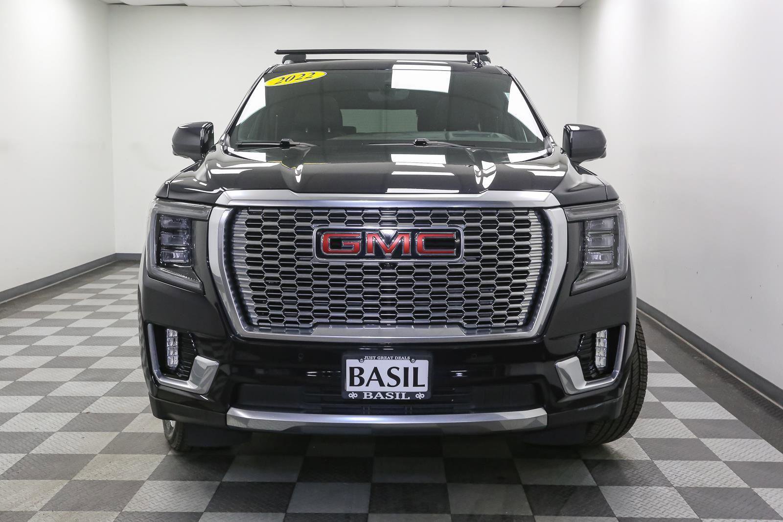 Used 2022 GMC Yukon Denali w/ Denali Premium Package AWD/4WD image 3