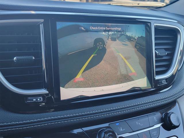 Certified 2024 Chrysler Pacifica Select image 28