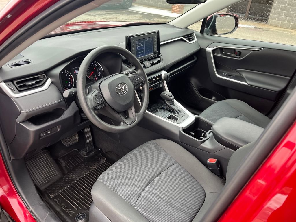 Used 2022 Toyota RAV4 LE image 25