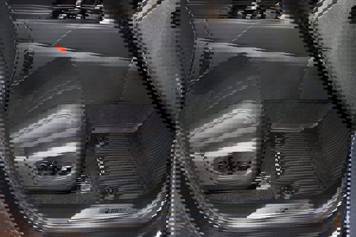 Used 2023 Lexus RX 500h F Sport image 57