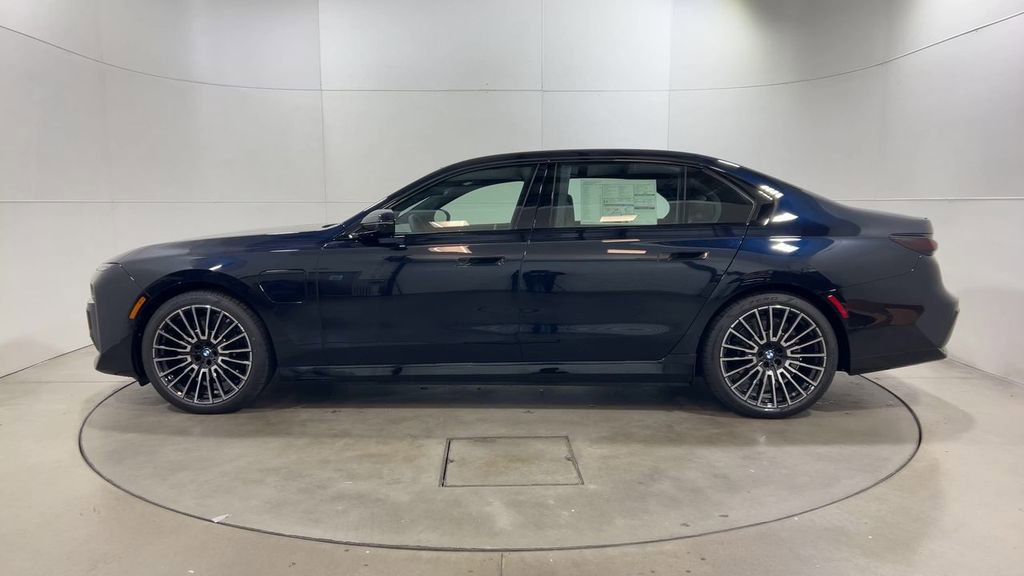 New 2026 BMW 750e xDrive w/ Premium Package image 5