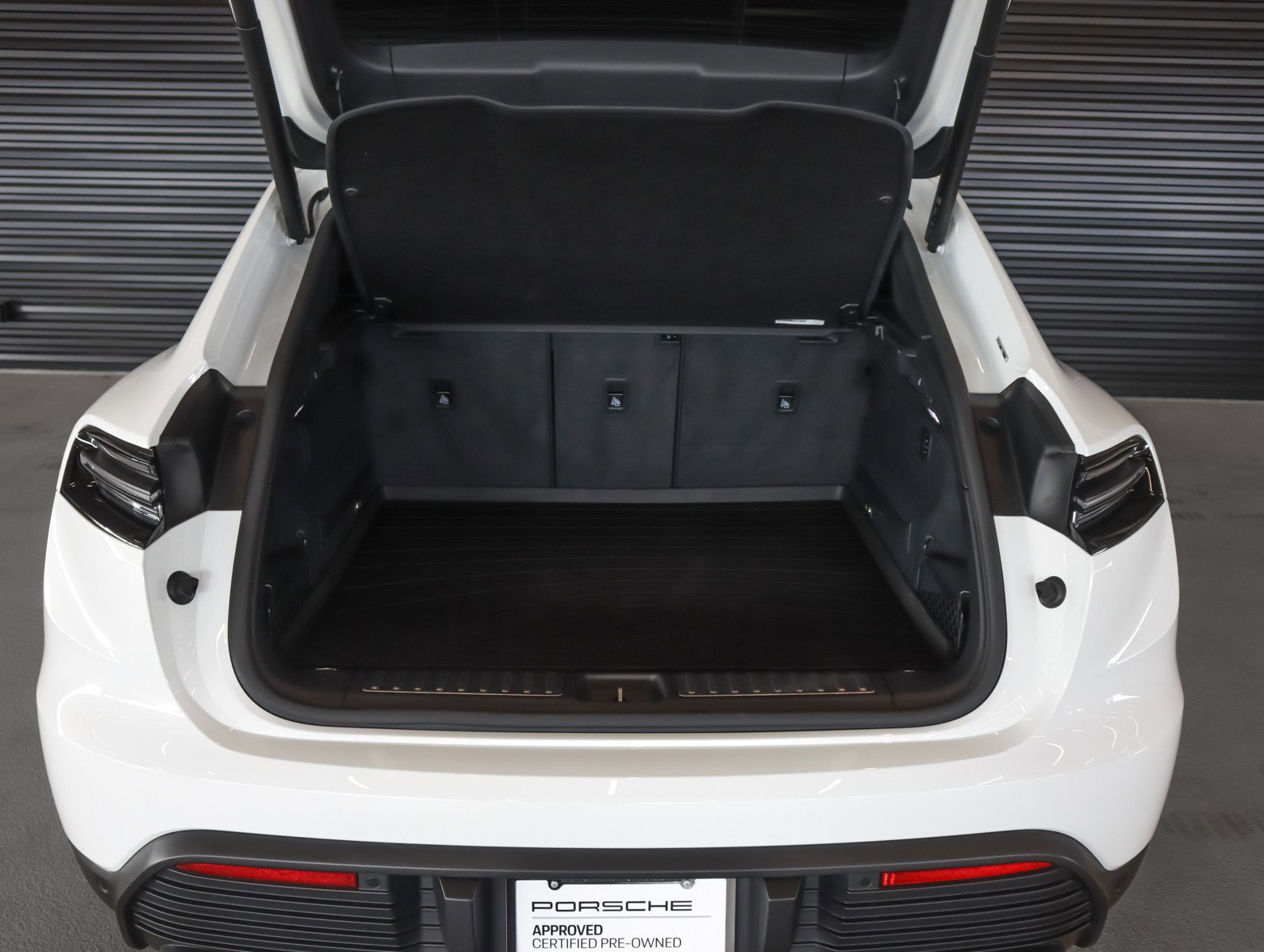 Used 2025 Porsche Macan Electric image 25
