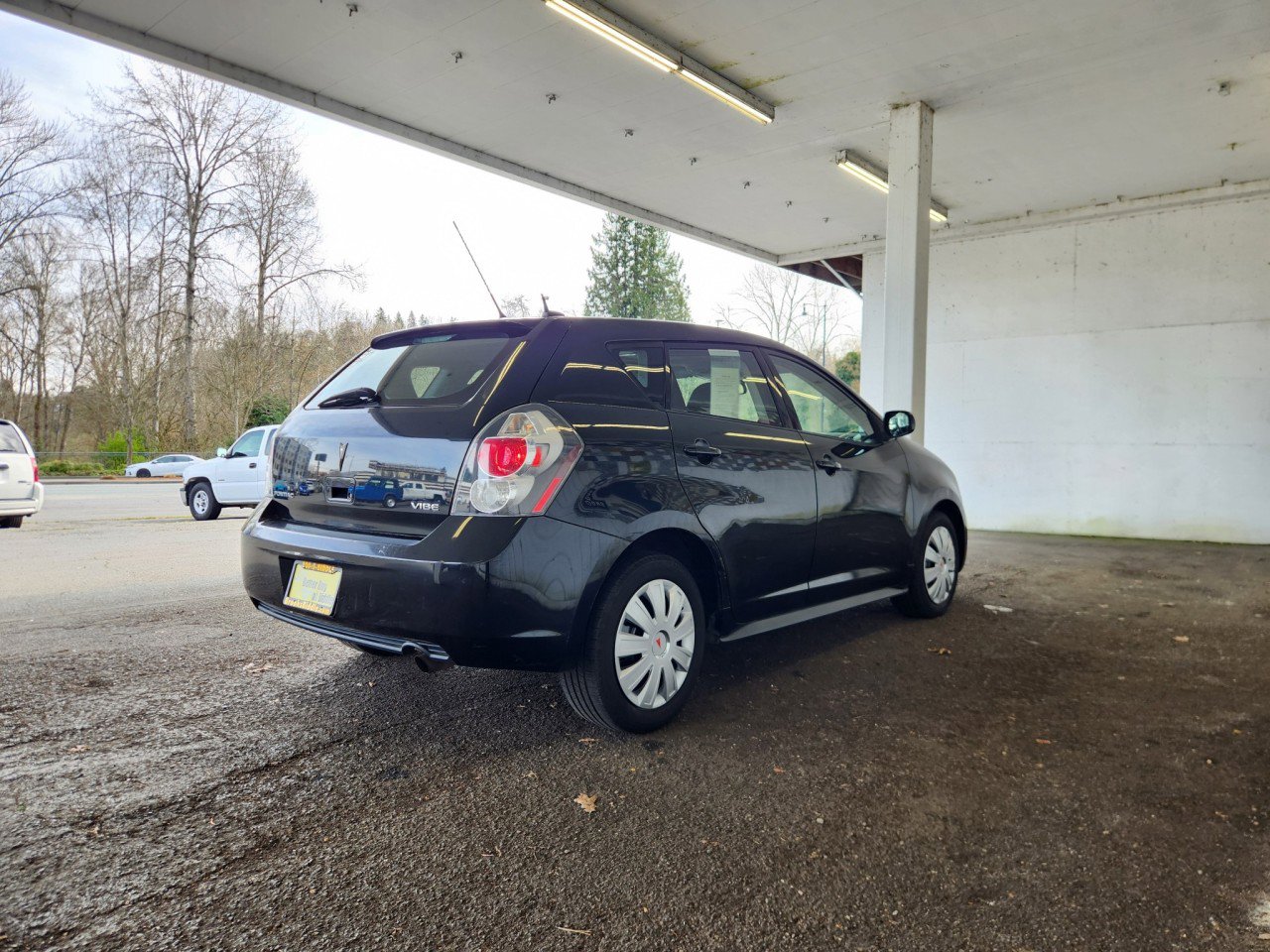 Used 2010 Pontiac Vibe w/ Sun And Sound Package image 3