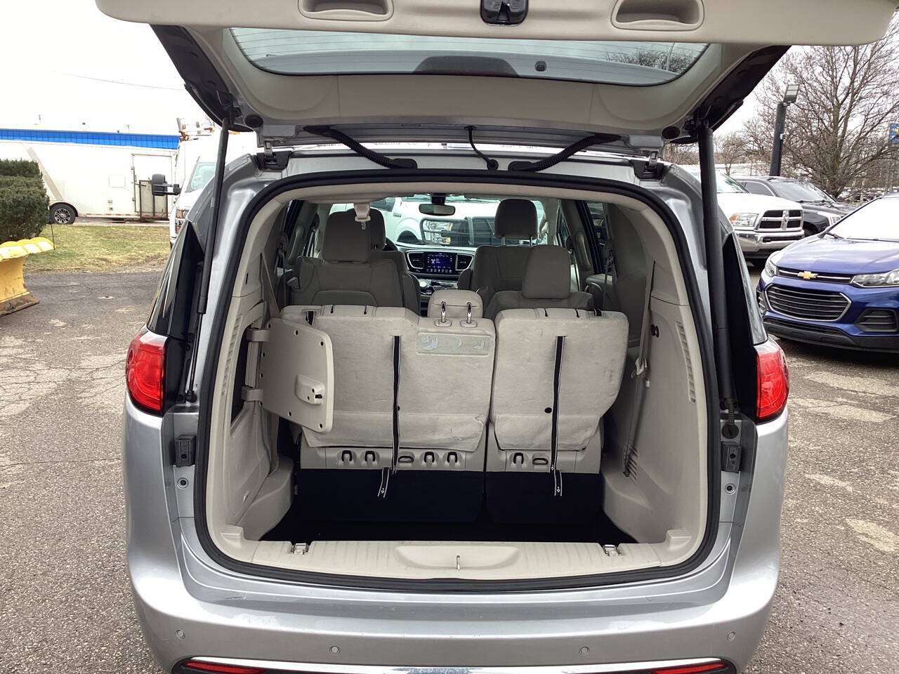 Used 2018 Chrysler Pacifica Touring Plus FWD image 34