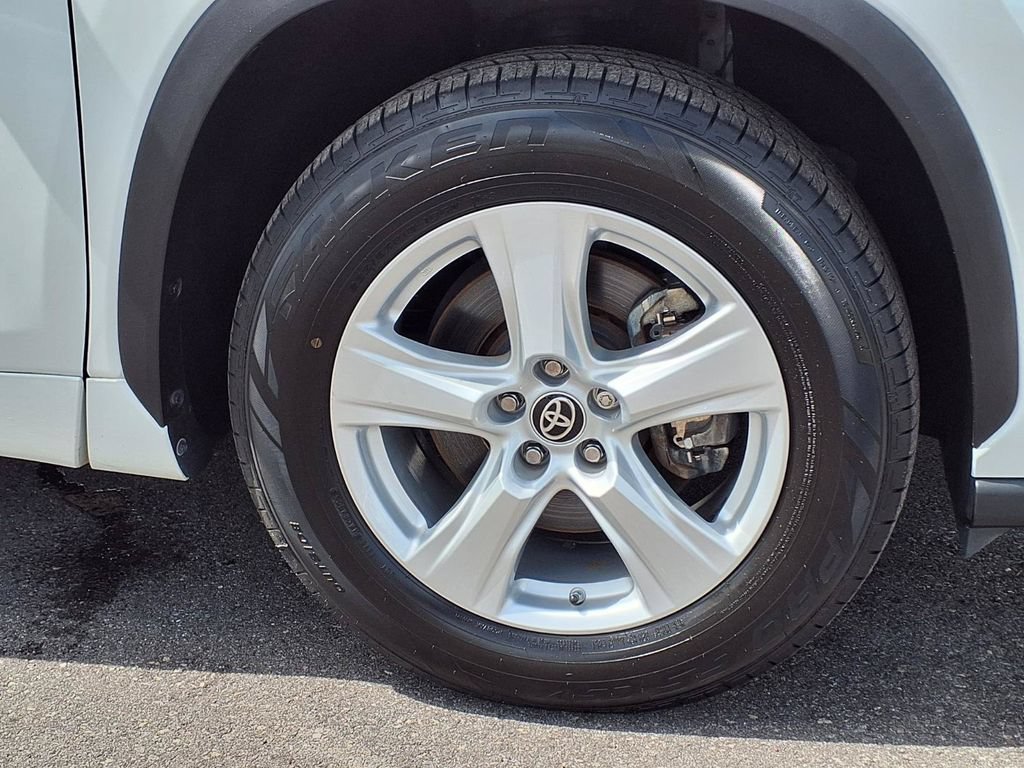 Used 2022 Toyota Highlander LE FWD image 10
