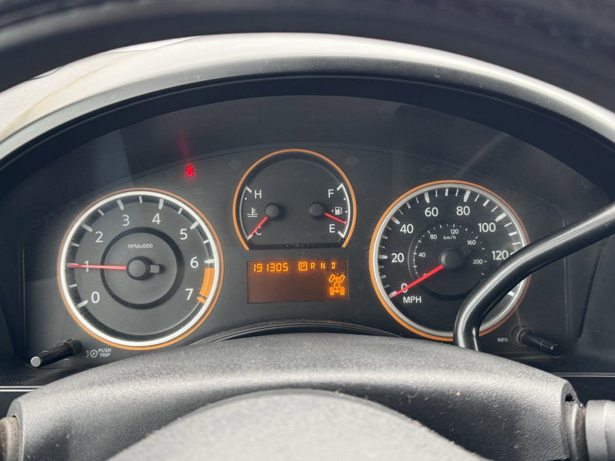 Used 2012 Nissan Titan S image 27