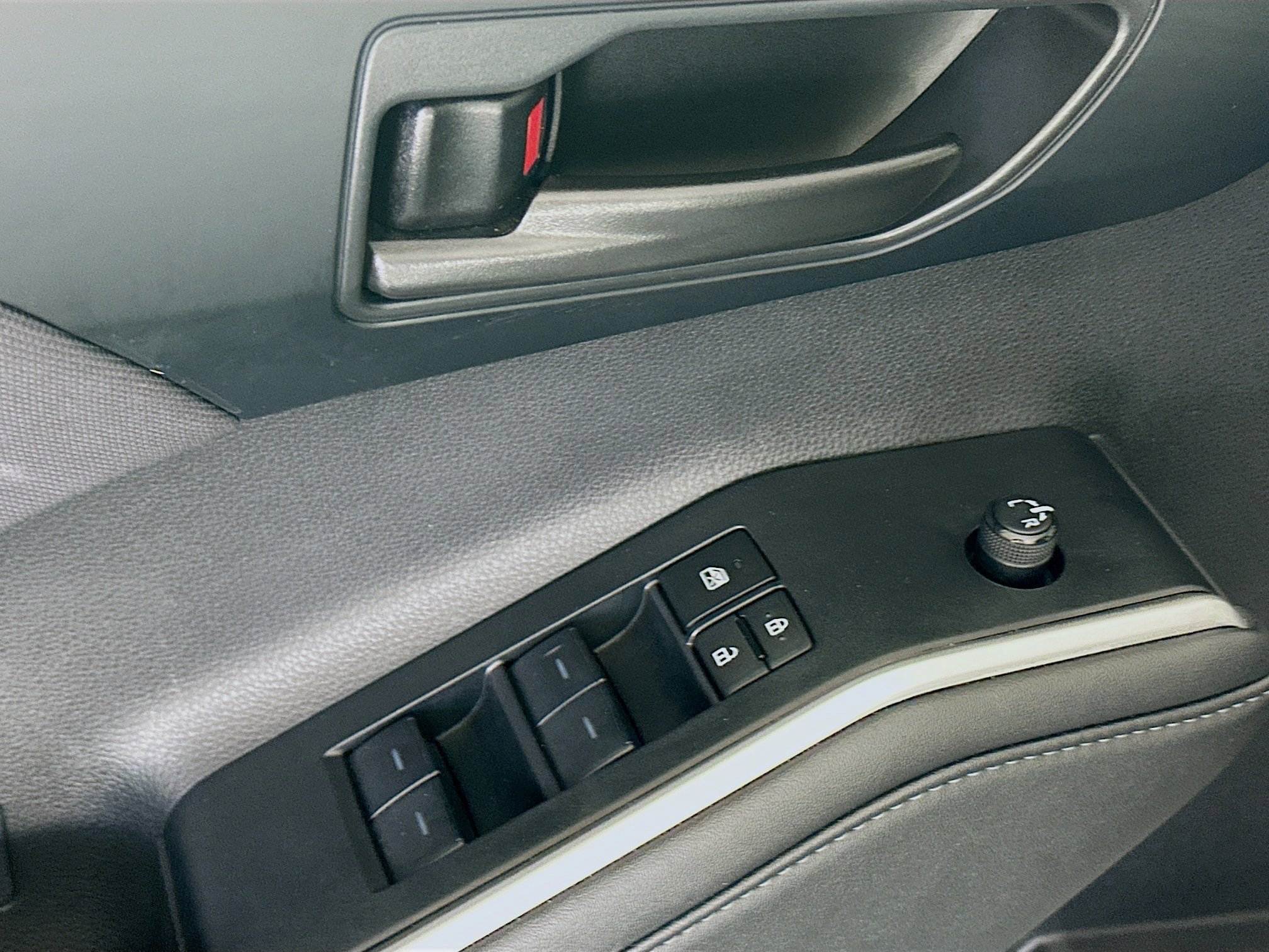 Used 2024 Toyota Highlander LE image 15