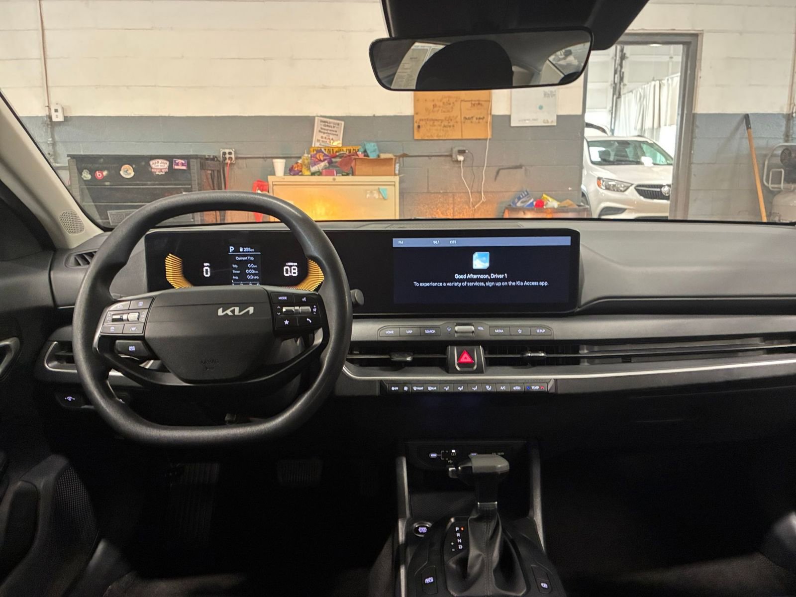 Used 2025 Kia K4 LXS image 33