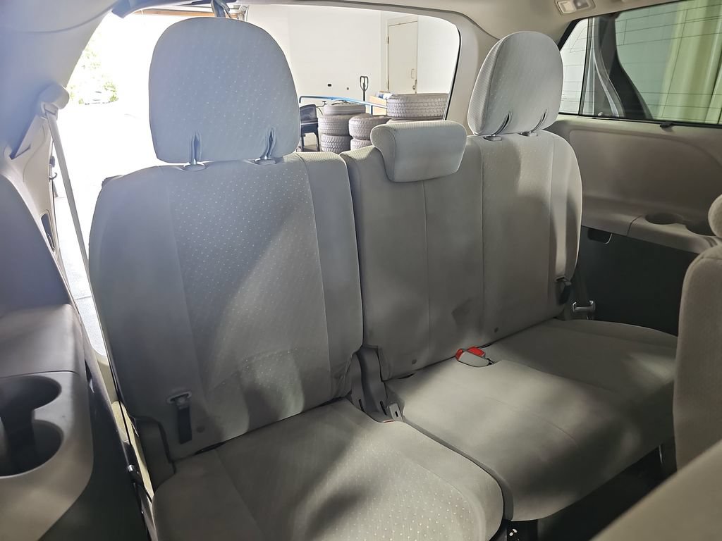 Used 2018 Toyota Sienna LE w/ Carpet Mat Package FWD image 15