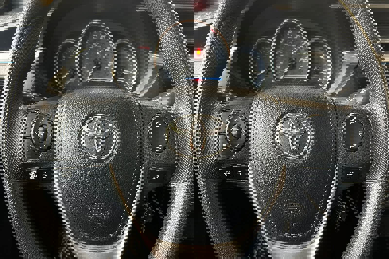 Used 2015 Toyota Corolla LE image 22