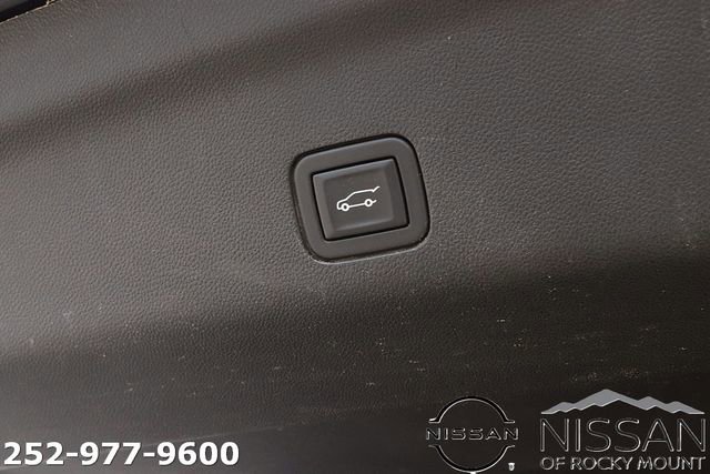 Used 2023 Chevrolet Suburban Premier RWD image 18