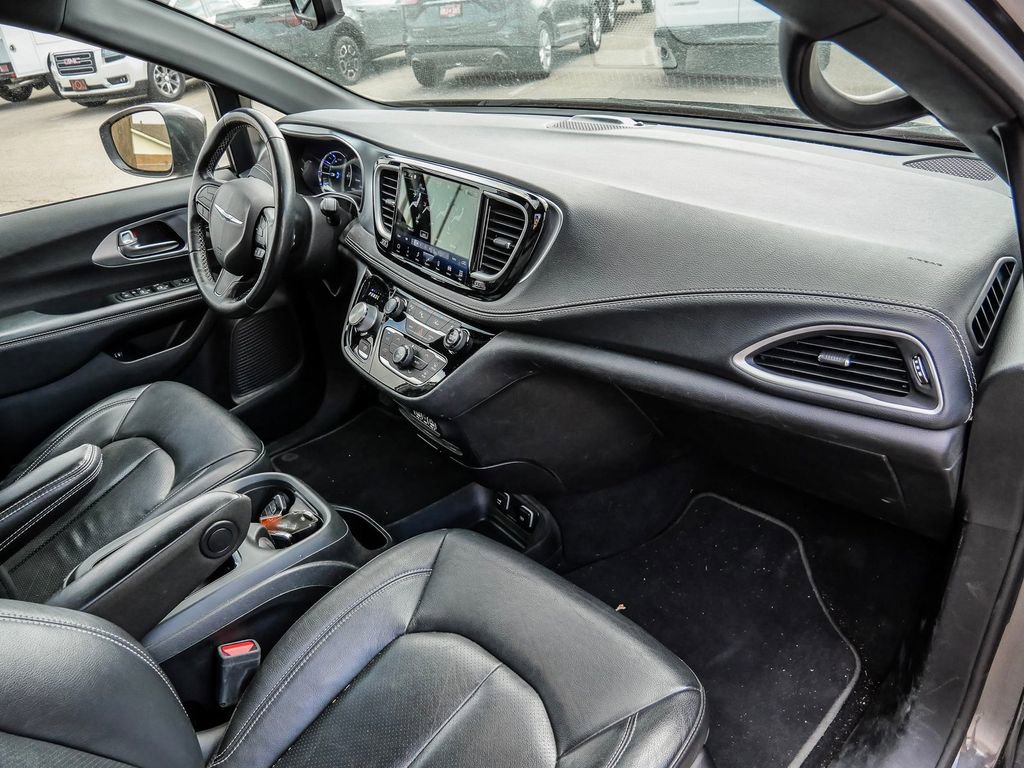 Used 2021 Chrysler Pacifica Touring-L w/ S Appearance Package image 12