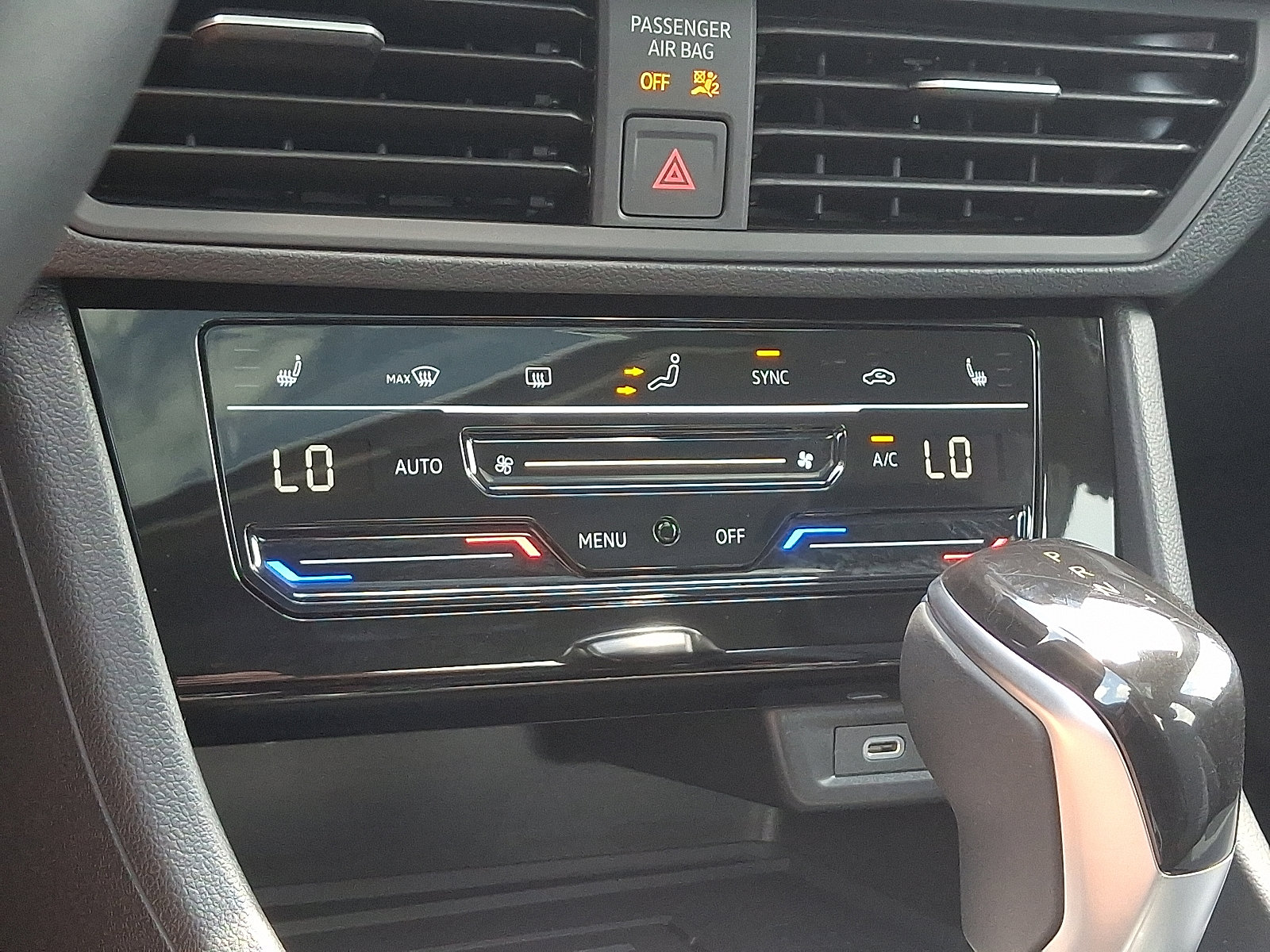 Certified 2025 Volkswagen Jetta SE image 16