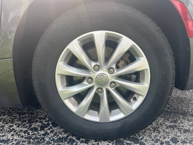 Used 2019 Chrysler Pacifica Touring-L FWD image 26