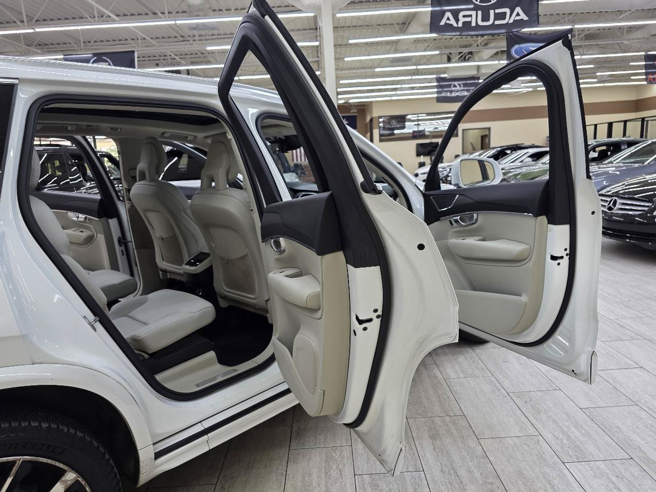 Used 2020 Volvo XC90 T6 Momentum w/ Protection Package Premier AWD/4WD image 16
