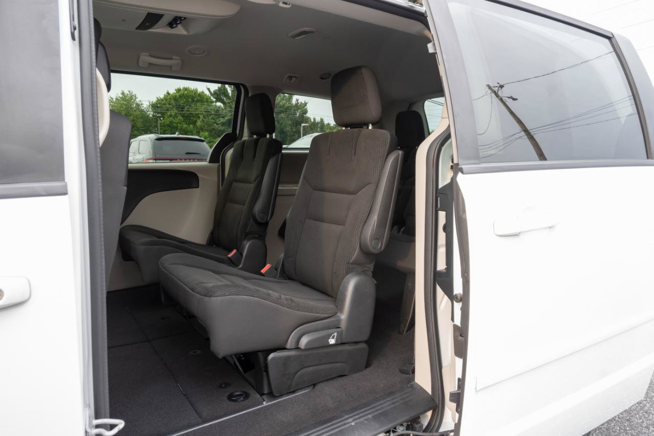 Used 2017 Dodge Grand Caravan SE w/ Power Window Group FWD image 16