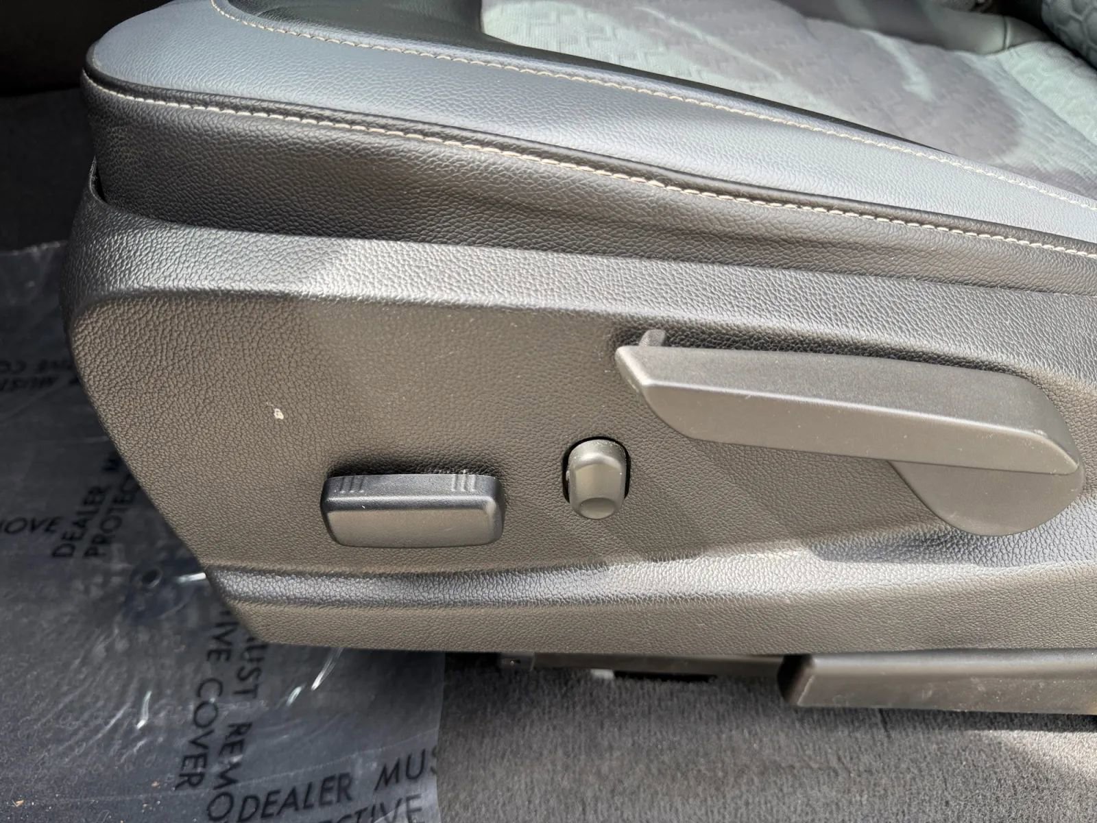 Used 2022 Chevrolet Colorado Z71 w/ Safety Package RWD image 18