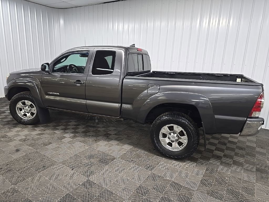 Used 2015 Toyota Tacoma 4x4 Access Cab w/ SR5 Package image 4