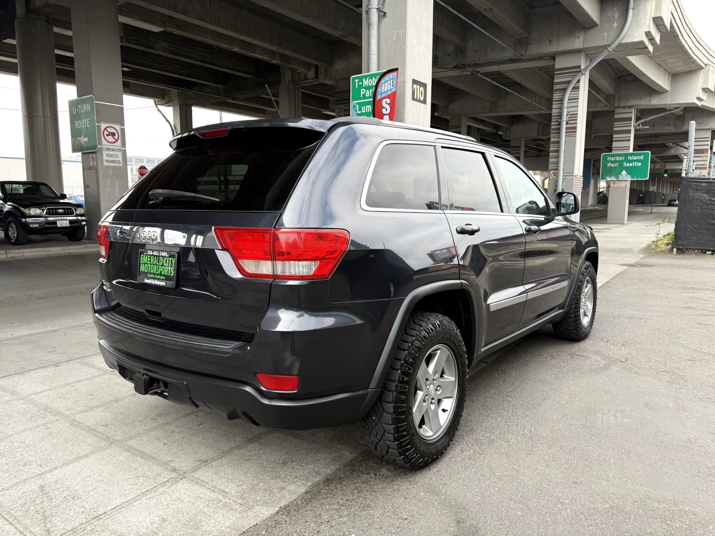 Used 2013 Jeep Grand Cherokee Laredo w/ Laredo E Group image 6