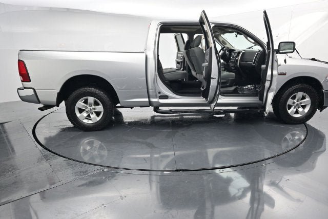 Used 2019 RAM 1500 Classic SLT AWD/4WD image 41