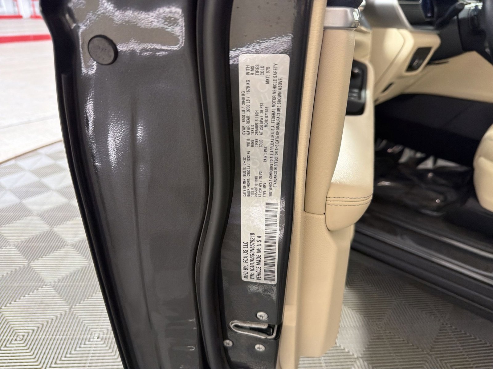 Used 2022 Jeep Grand Cherokee L Limited w/ MOPAR Finishing Package image 30