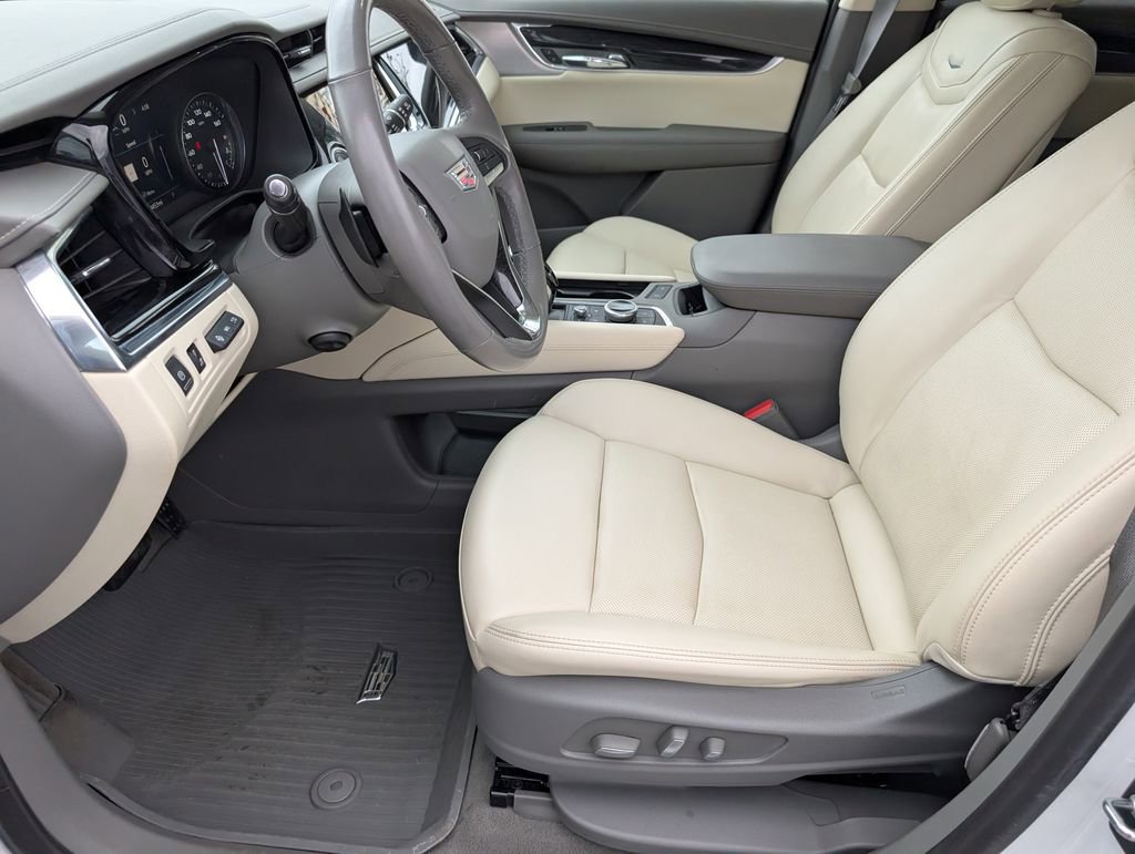 Used 2022 Cadillac XT6 Premium Luxury w/ Technology Package image 9