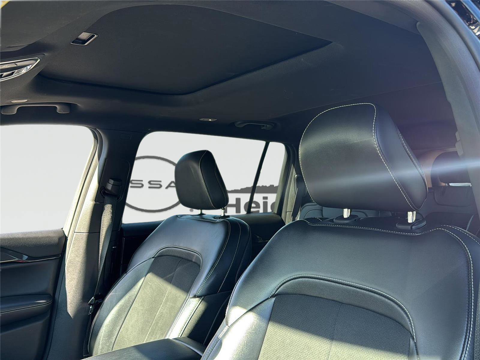 Used 2023 Jeep Grand Cherokee L Laredo image 17