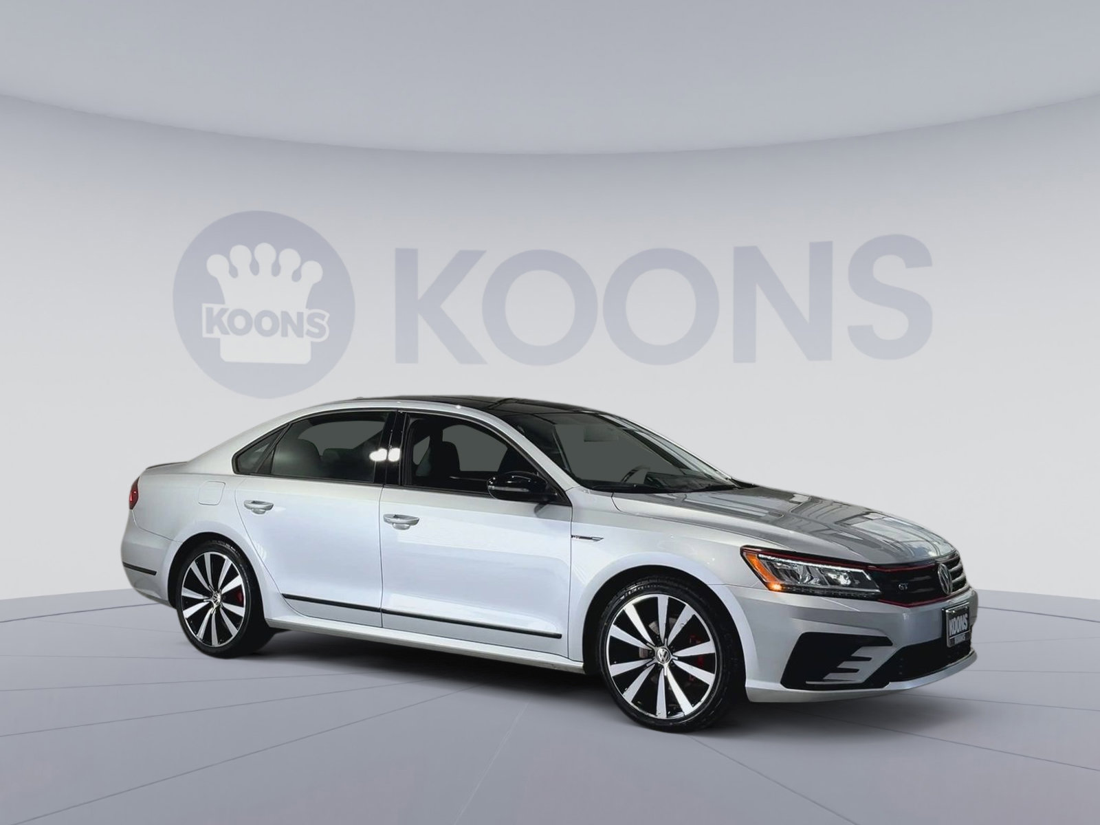 Used 2018 Volkswagen Passat 3.6 FWD image 2