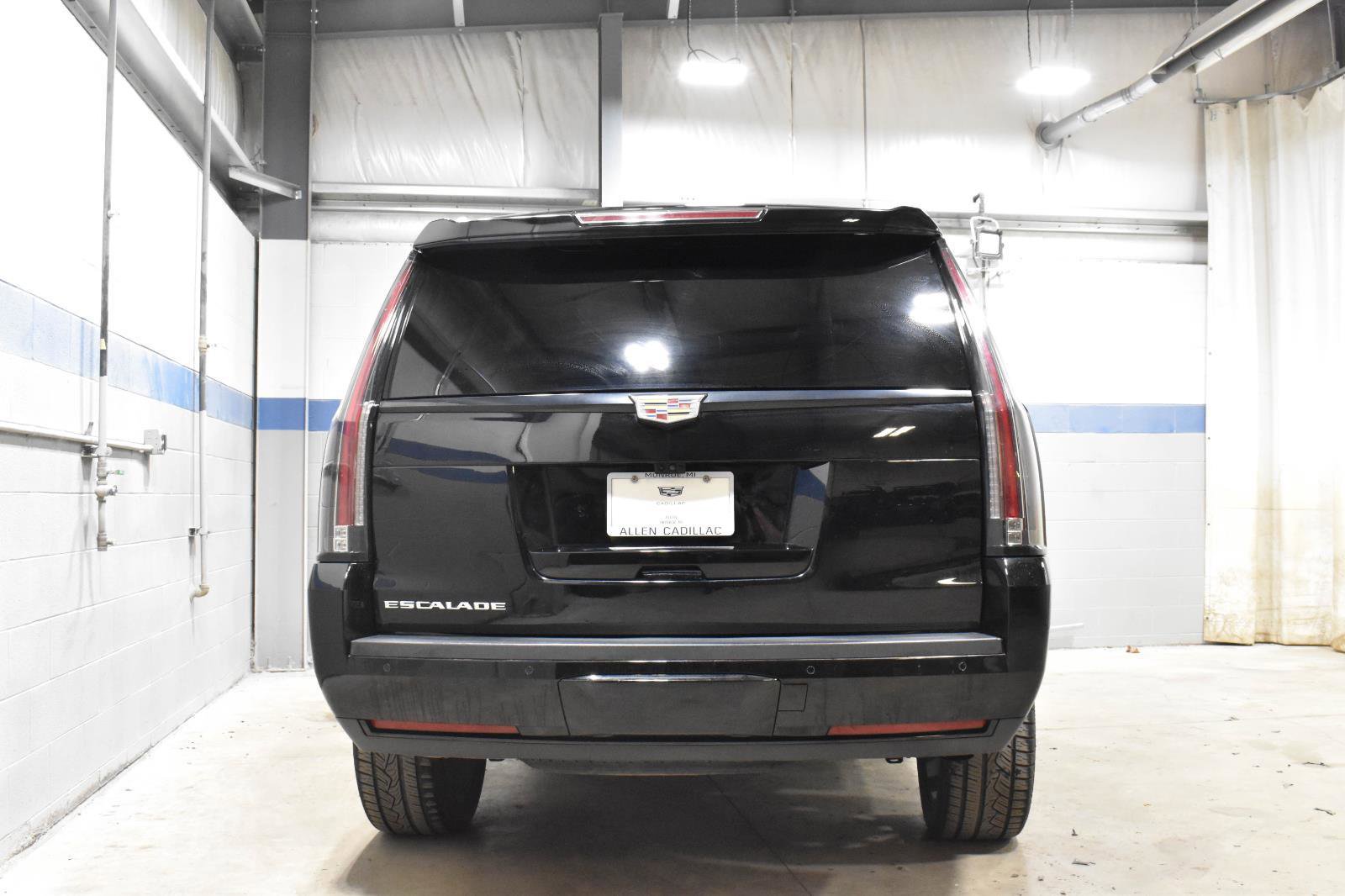 Used 2019 Cadillac Escalade Premium Luxury image 27