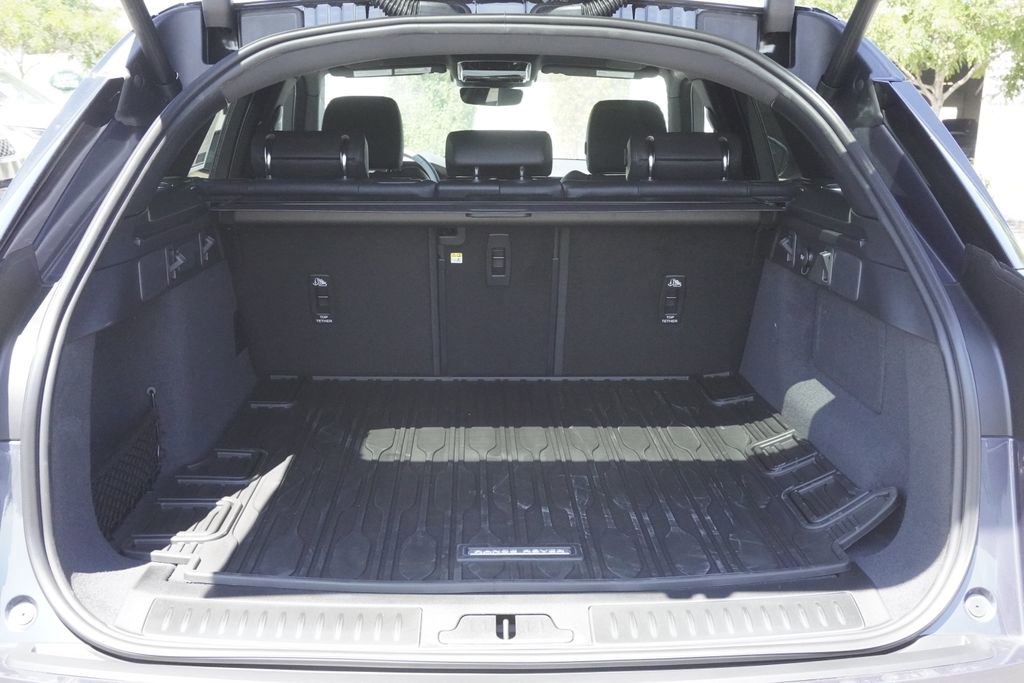 New 2026 Land Rover Range Rover Velar Dynamic SE image 31