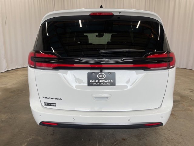 New 2026 Chrysler Pacifica Select image 6