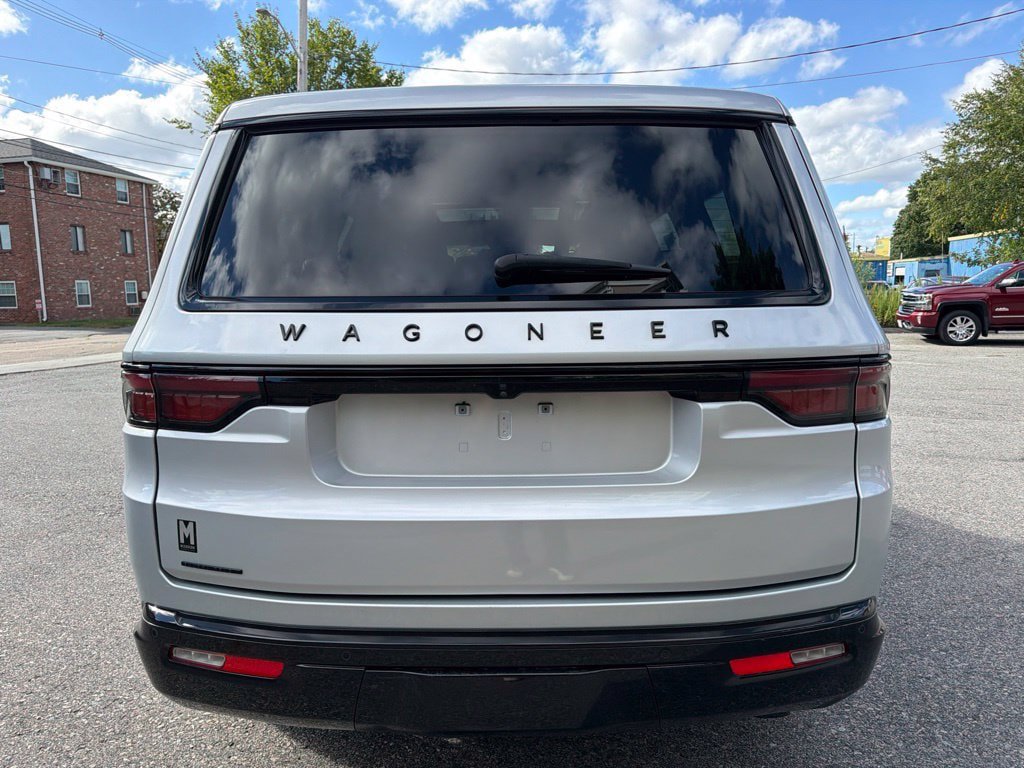 Used 2023 Jeep Wagoneer Series II AWD/4WD image 6