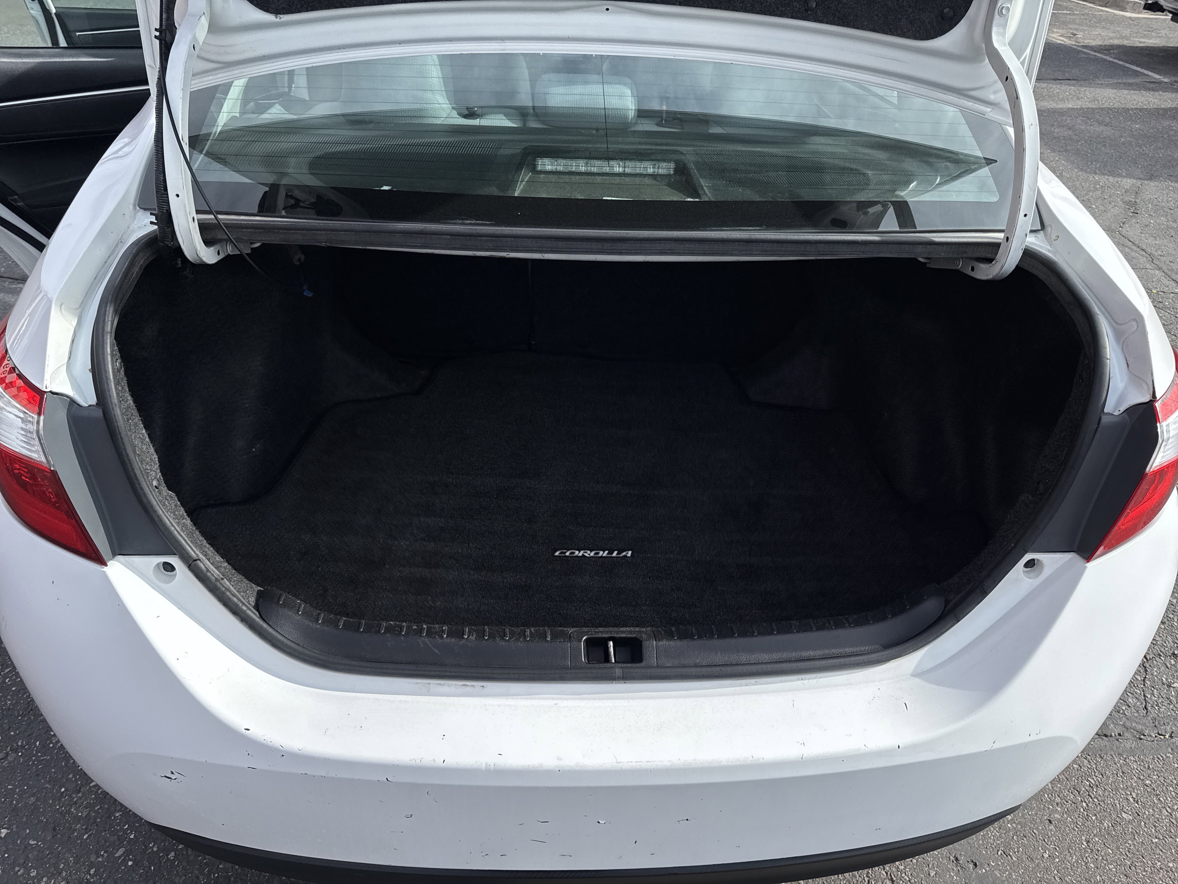 Used 2015 Toyota Corolla L FWD image 28