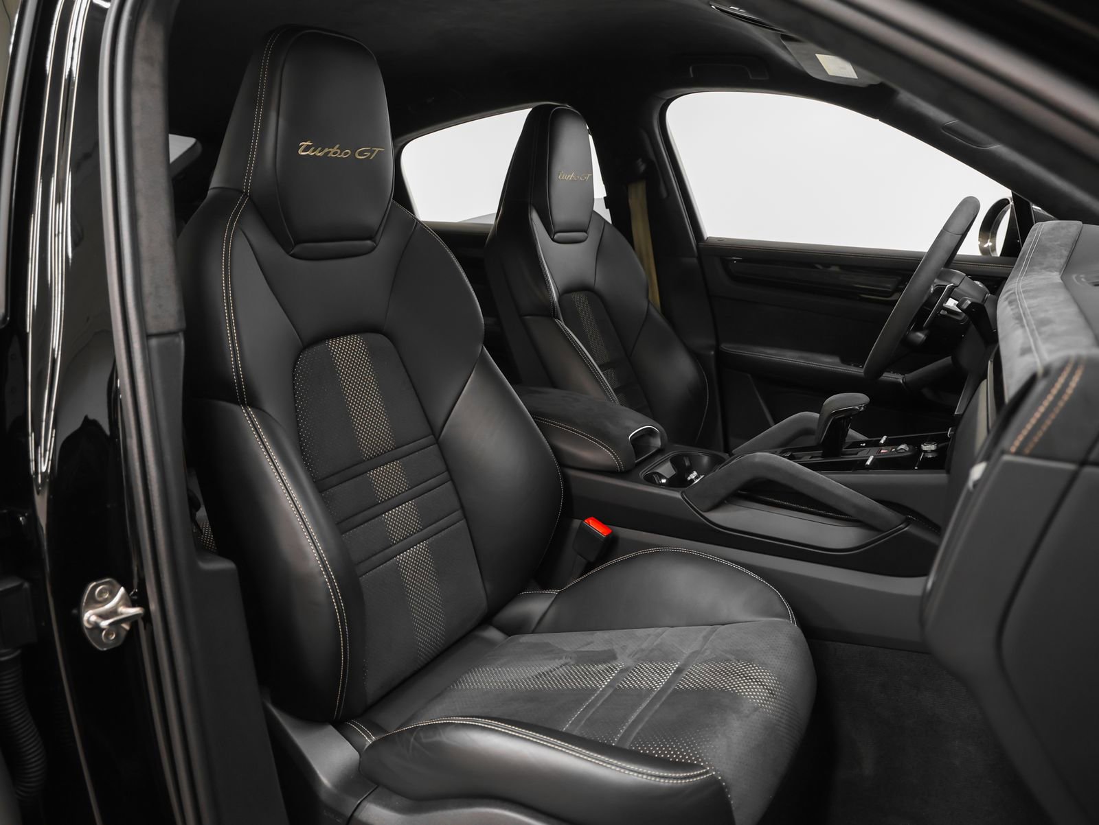 Certified 2022 Porsche Cayenne Turbo GT image 33