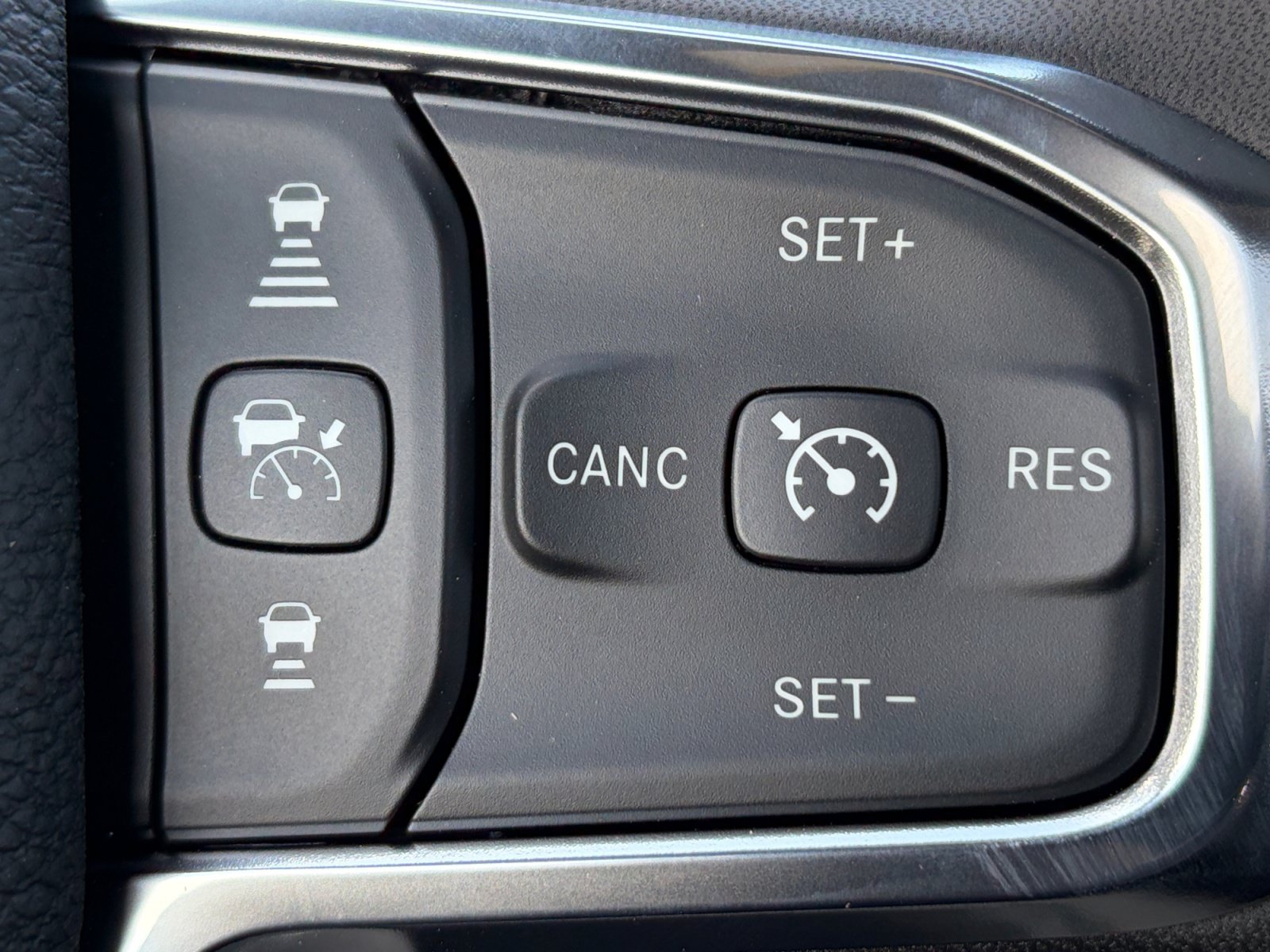 New 2026 RAM 2500 Laramie AWD/4WD image 23