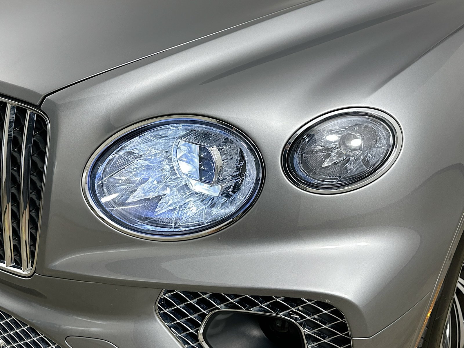 Used 2023 Bentley Bentayga Extended Wheelbase AWD/4WD image 57
