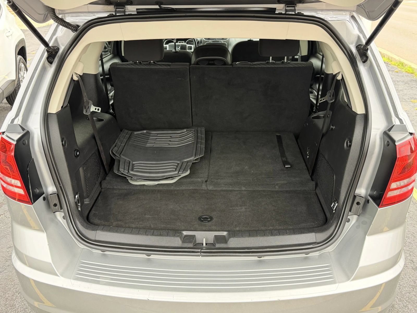 Used 2016 Dodge Journey SE w/ Flexible Seating Group FWD image 6