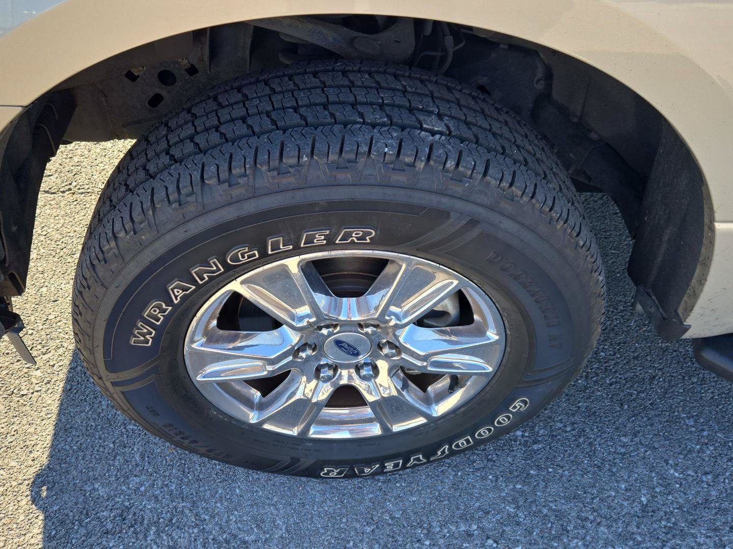 Used 2017 Ford F150 XLT w/ Equipment Group 302A Luxury AWD/4WD image 12