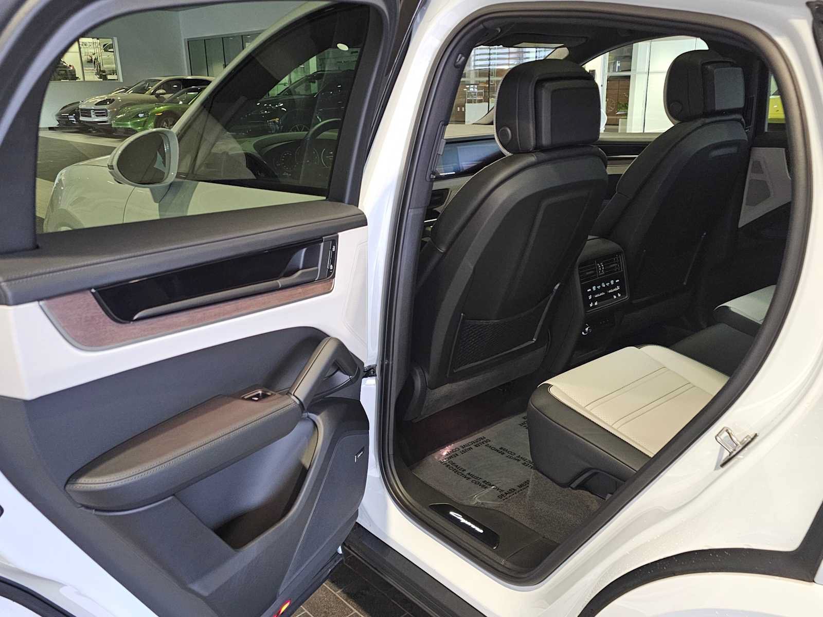 New 2025 Porsche Cayenne S AWD/4WD image 17