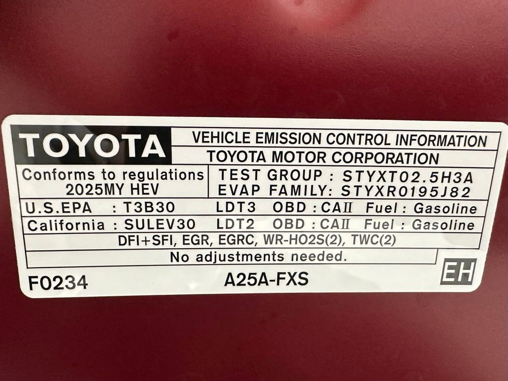 Used 2025 Toyota Sienna LE image 71